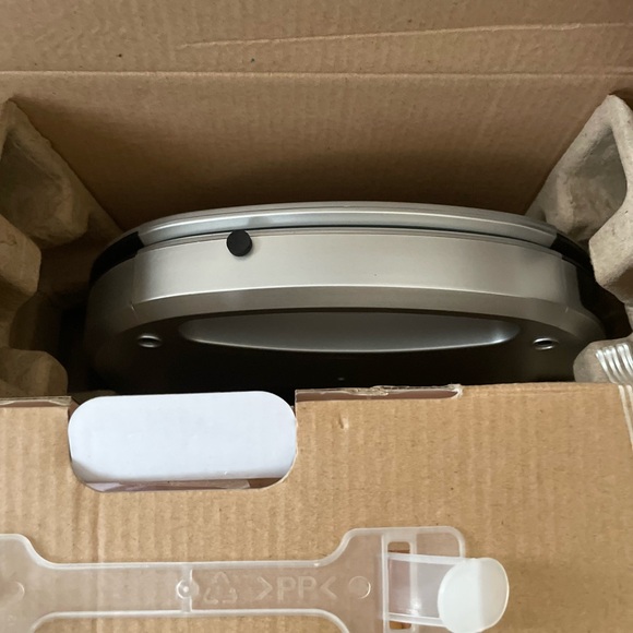 Magnavox 7-inch portable DVD/CD Player Color TFT Screen Headset and adapter - Picture 7 of 8